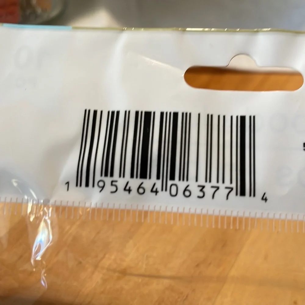 NWT 10 tiny wooden clips with llama, alpaca, cactus design and in gift box